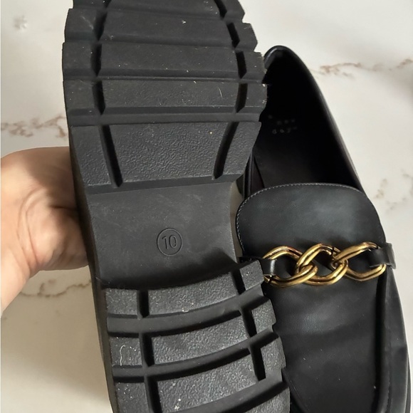 A New Day chunky black loafers with gold chain size 10 - Picture 3 of 3